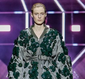 Φθινόπωρο-χειμώνας 2022: Η Prada γιόρτασε την «ιστορία των γυναικών» στην εβδομάδα μόδας του Μιλάνου (φωτό & βίντεο)