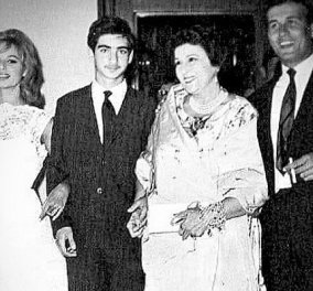 Vintage pic: Ο έφηβος Αλέξανδρος Αντωνόπουλος με την Βουγιουκλάκη, την γιαγιά του Κατίνα Παξινού & τον Παπαμιχαήλ