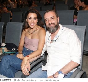 Σωτήρης Τσαφούλιας: Στο θέατρο ο σκηνοθέτης - χέρι, χέρι με την όμορφη σύντροφό του  Άννα Μενενάκου (φωτό)