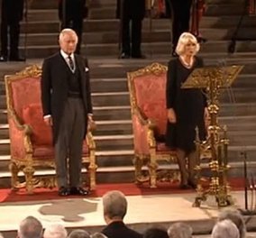 Η πρώτη ομιλία του βασιλιά Καρόλου στο βρετανικό κοινοβούλιο - Βουρκωμένος ο γιος της Ελισάβετ (φωτό & βίντεο)