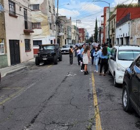 Σεισμός 7,5 Ρίχτερ στο Μεξικό: Άνθρωποι ξεχύθηκαν στους δρόμους από τον τρόμο - προειδοποίηση για τσουνάμι (φωτό & βίντεο)
