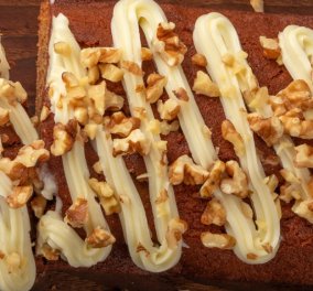 Γιάννης Λουκάκος: Κέικ μπανάνα με καρύδια, πανεύκολο και σούπερ νόστιμο, το καταβροχθίζεις με τη μία!