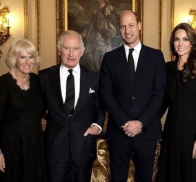 Ο βασιλιάς Κάρολος με την βασιλική σύζυγο Καμίλα και τους διαδόχους τους πρίγκιπα και πριγκίπισσα της Ουαλίας - Το νέο πορτρέτο