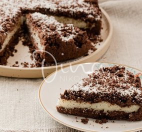 Ντίνα Νικολάου: Κέικ τριφτό γεμιστό με κρέμα καρύδας - εύκολο στην εκτέλεση και πολύ λαχταριστό σε γεύση!