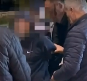 Βίντεο: Δείτε την στιγμή που η ΕΛ.ΑΣ. παραλαμβάνει τον βιαστή του Π. Φαλήρου - 2:30 τα ξημερώματα στα ελληνοαλβανικά σύνορα