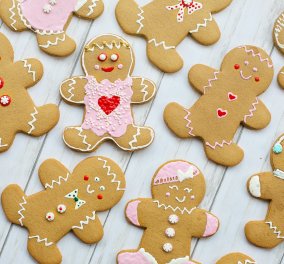 #ChristmasBaking: Tο Tik tok μας παρουσιάζει κι' άλλες λαχταριστές συνταγές για τα φετινά Χριστούγεννα - κέικ, μπισκότα, candies  (βίντεο)