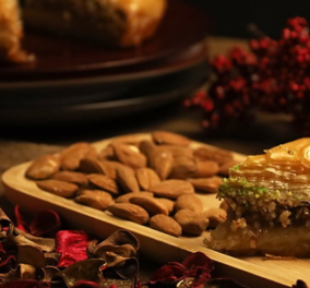 Δημήτρης Σκαρμούτσος: Μπακλαβάς με καρύδια και αμύγδαλα - Υπέροχο γλυκό για να κεράσετε στις γιορτές 