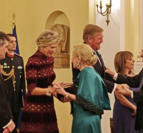 Ο Βαρδής & η Μαριάννα Βαρδινογιάννη στη δεξίωση προς τιμήν του βασιλικού ζεύγους της Ολλανδίας - Η κυπαρισσί σατέν τουαλέτα της Προέδρου της Ελπίδας 
