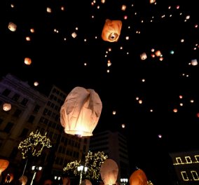 Η μαγική «Νύχτα των Ευχών» στην πλατεία Κοτζιά - 1.500 φαναράκια φώτισαν τον ουρανό της πρωτεύουσας (φωτό & βίντεο)