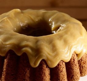 Στέλιος Παρλιάρος: Κέικ με ουίσκι και butterscotch - αφράτο και με πλούσια γεύση, θα σας ενθουσιάσει 