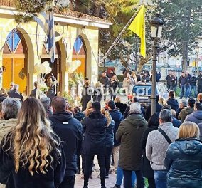 Γρεβενά: Ράγισαν καρδιές στην κηδεία του 6χρονου Θωμά - Τραγικές φιγούρες οι γονείς του (φωτό)