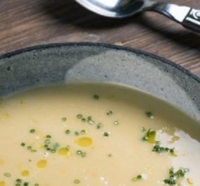 Γιάννης Λουκάκος: Κοτόσουπα αυγολέμονο παραδοσιακή - ένα αγαπημένο πιάτο που θα σας ζεστάνει τις κρύες μέρες