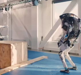 Αtlas: Ένα ρομπότ αλλιώτικο από τα άλλα – Ακόμα και αθλητές της ενόργανης θα ζήλευαν τον τρόπο που κινείται (βίντεο)