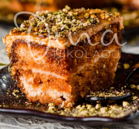 Ντίνα Νικολάου: Κέικ σιροπιαστό με κρέμα και φυστίκι Αιγίνης - Μοιάζει αρκετά με το παραδοσιακό εκμέκ 