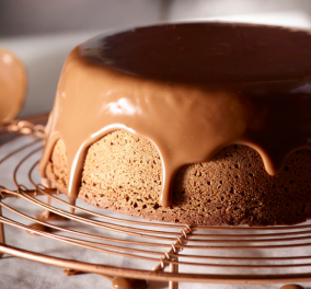 Στέλιος Παρλιάρος:  Υγρό κέικ σοκολάτας με γλάσο - Ένα προκλητικό γλυκό για τον... Άγιο Βαλεντίνο! 