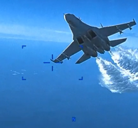 Βίντεο: Η στιγμή της πτώσης του αμερικανικού drone στη Μαύρη Θάλασσα - Δείτε πως το Ρωσικό Sukhoi το «κατέρριψε» με τα καυσαέρια