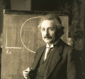Άλμπερτ Αϊνστάιν: Μία σπουδαία μέρα για την επιστήμη! - Ο genius φυσικός ανακοίνωσε τη Θεωρία της σχετικότητας (φωτό - βίντεο)