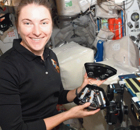 Topwoman η αστροναύτισσα Κάιλα Μπάρον περιγράφει την... διαστημική της εμπειρία - Τι έτρωγε, πώς πήγαινε τουαλέτα (φωτό - βίντεο)