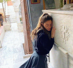 Συγκινεί η Μαρία Μενούνος: Πήγε στον Άγιο Νεκτάριο, τον θαυματουργό, γονάτισε, προσευχήθηκε & άκουσε τα βήματα του