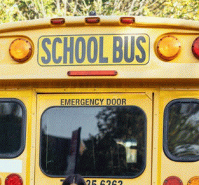 Χαλκίδα: Χειροπέδες σε δασκάλα και οδηγό λεωφορείου που τράβηξαν το αυτί μαθητή - Τους μήνυσε η μητέρα του