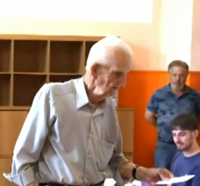 Σέρρες: Ο παππούς 99 ετών πήγε να ψηφίσει ευθυτενής και χαρούμενος - Έχει ψηφίσει... (βίντεο)