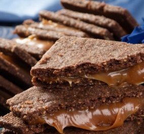Στέλιος Παρλιάρος: Σοκολατένια μπισκότα σάντουιτς - ένα πρωτότυπο και λαχταριστό γλύκισμα
