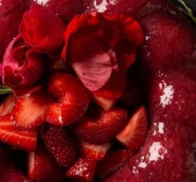 Στέλιος Παρλιάρος: Ζελέ φράουλας με κομμάτια φράουλας - ένα δροσερό και άκρως απολαυστικό γλυκό