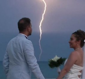 Η στιγμή του γάμου με κεραυνό : Άστραψε & βρόντηξε ακριβώς την ώρα που οι νιόπαντροι έδιναν το μεγάλο φιλί μετά την τελετή στην Ζάκυνθο (βίντεο)