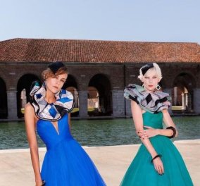 Φαντασμαγορικό fashion show του Giorgio Armani στη Βενετία - Λαμπερά φορέματα σε έντονα χρώματα - Κομψότητα, βολάν και υπέροχα μοτίβα