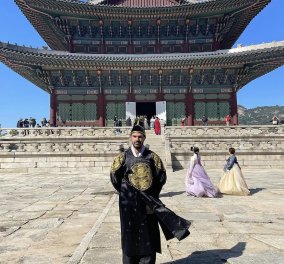 Ο Άκης Πετρετζίκης ταξίδεψε στην Κορέα- Δείτε τι έκανε στο "καθόλου" τυχαίο ταξίδι του
