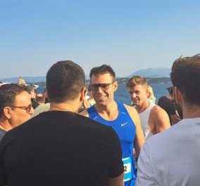 Αποκλειστικές φωτό & βίντεο: Στέφανος Κασσελάκης - Tyler με σορτσάκια & φανελάκια μοιράζουν χαμόγελα στο Spetses Mini Marathon