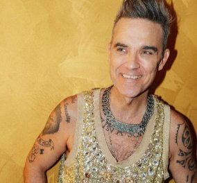 Robbie Williams: "Περνάω εμμηνόπαυση, τα μαλλιά μου αραιώνουν, η τεστοστερόνη με έχει εγκαταλείψει" - "Θα φτιάξω τα δόντια μου και ανόρθωση λαιμού"