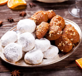 Δίπλες , μελομακάρονα & κουραμπιέδες : Οι 3 κλασικές χριστουγεννιάτικες συνταγές από διάσημους Έλληνες σεφ