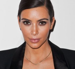 Η... αγαπημένη μας Kim Kardashian «προμοτάρει» το βιβλίο της «Selfie», προτάσσοντας το χυμώδες μπούστο της! Για χάρη του... πολιτισμού!