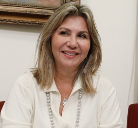 Ζέττα Μακρή: Τα ντυσίματα, τα χρώματα, τα αξεσουάρ- Η μόδα της πιο stylish Ελληνίδας υφυπουργού (φωτό)
