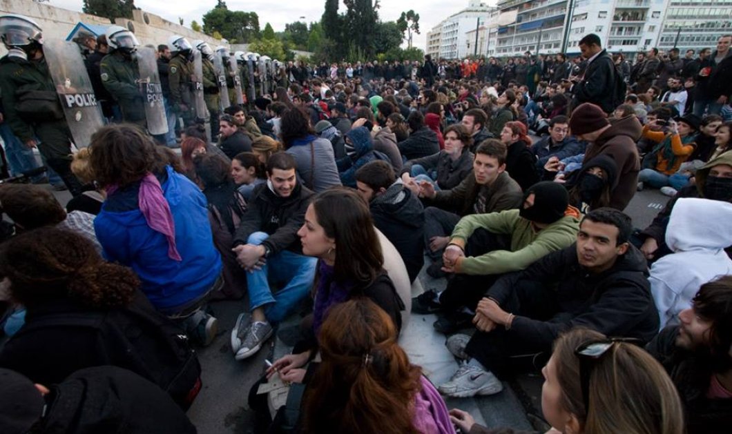 Αθήνα, Θεσσαλονίκη, Πάτρα - Με επεισόδεια μεταξύ ΜΑΤ και διαδηλωτών συνεχίζονται οι πορείες στην μνήμη του Γρηγορόπουλου!  - Κυρίως Φωτογραφία - Gallery - Video
