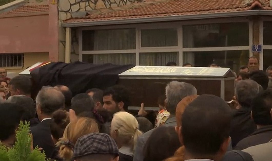 Θρήνος και οργή στις κηδείες των θυμάτων της πολύνεκρης επίθεσης στην Τουρκία - Εικόνες που ραγίζουν καρδιές   - Κυρίως Φωτογραφία - Gallery - Video