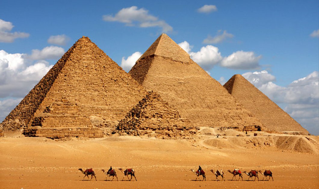 Παρανάλωμα πυρός δίπλα στις πυραμίδες της Αιγύπτου - Έξι νεκροί από βομβιστική επίθεση  - Κυρίως Φωτογραφία - Gallery - Video