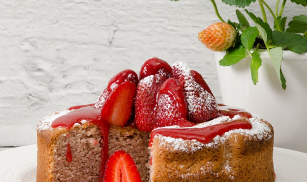 Υπέροχο & εύκολο κέικ φράουλας από τον φοβερό ζαχαροπλάστη Στέλιο Παρλιάρο - Κυρίως Φωτογραφία - Gallery - Video
