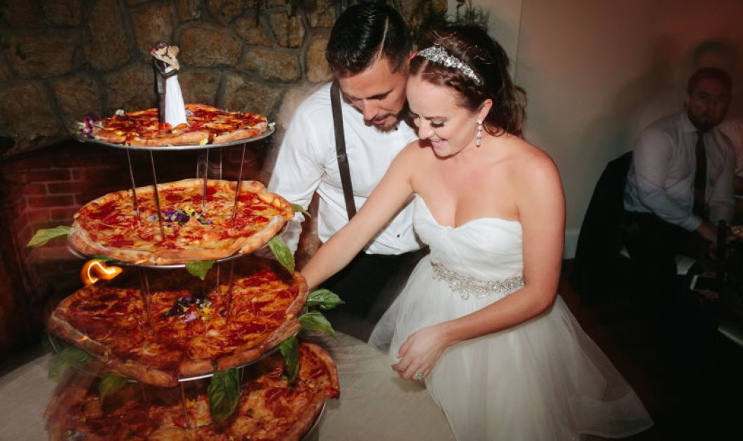 Φώτο- Αντί για τούρτα έκοψαν 4όροφη πίτσα στον γάμο τους! Το ζευγάρι που πρωτοτύπησε! - Κυρίως Φωτογραφία - Gallery - Video
