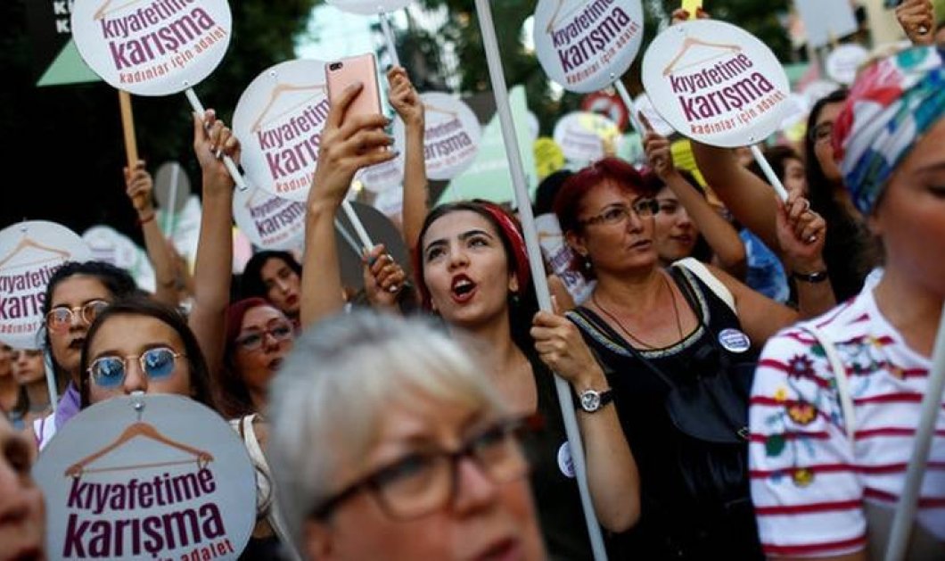 "Θα φοράω σορτς Μην Ασχολείσαι με το Ντύσιμό μου» - Οι γυναίκες στην Κωνσταντινούπολη διαδηλώνουν - Κυρίως Φωτογραφία - Gallery - Video