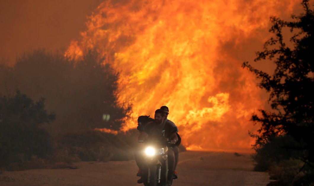 Συγκλονιστική φωτογραφία από τη φωτιά στον Κάλαμο   - Κυρίως Φωτογραφία - Gallery - Video