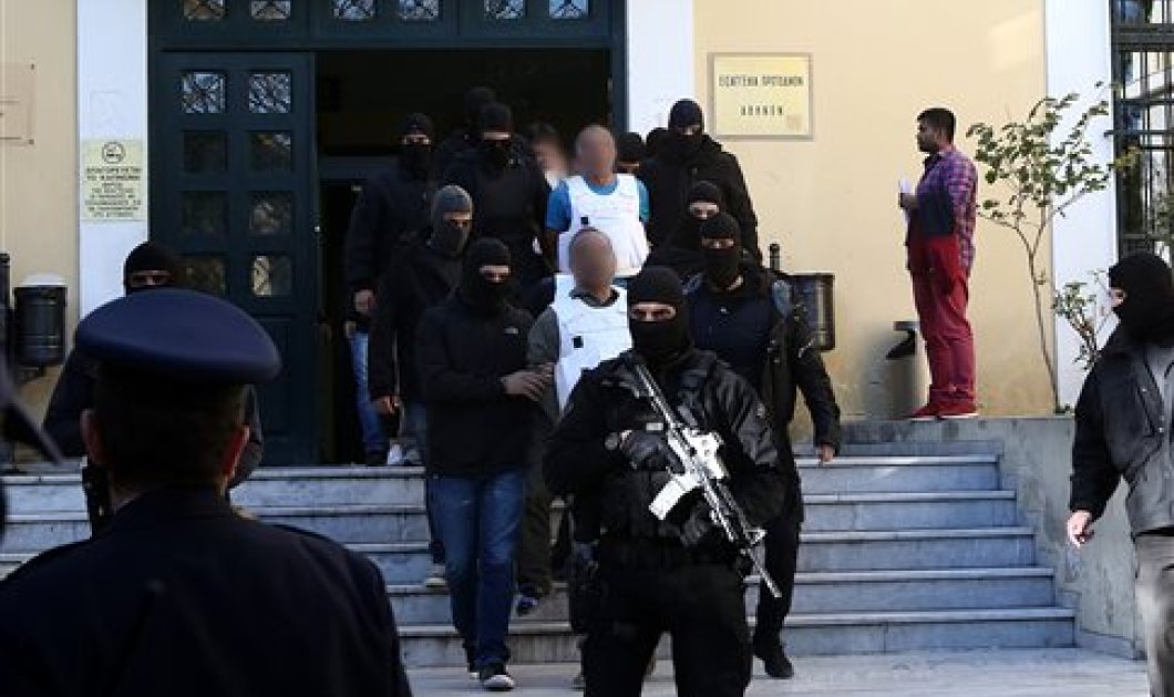 Βαρύτατες κατηγορίες για τρομοκρατία στους εννέα Τούρκους συλληφθέντες - Κυρίως Φωτογραφία - Gallery - Video