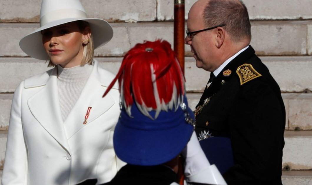 Όλη, μα όλη η πριγκιπική οικογένεια του Μονακό: Η Σαρλίν στα λευκά έκλεψε τα βλέμματα - Γερασμένες η Καρολίνα & η Στεφανί (φώτο) - Κυρίως Φωτογραφία - Gallery - Video