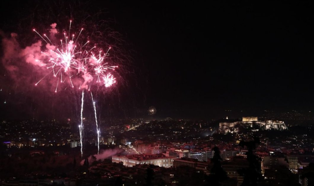 Καλή Χρονιά! Η λαμπερή υποδοχή του 2020 από την Αθήνα: Πυροτεχνήματα, τραγούδι και υπερθέαμα - Φώτο   - Κυρίως Φωτογραφία - Gallery - Video