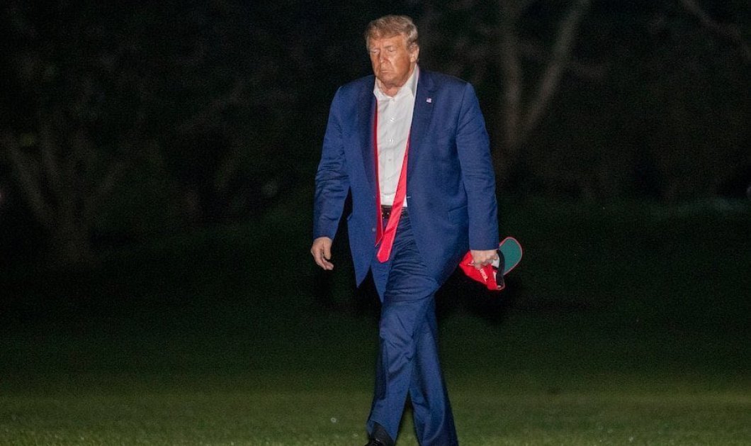 ‘’Αποδομημένος’’ Τραμπ… Πορτοκαλί από το πολύ σολάριουμ, λυμένη κόκκινη γραβάτα, σαν τον κουρασμένο Ναπολέοντα - Κυρίως Φωτογραφία - Gallery - Video