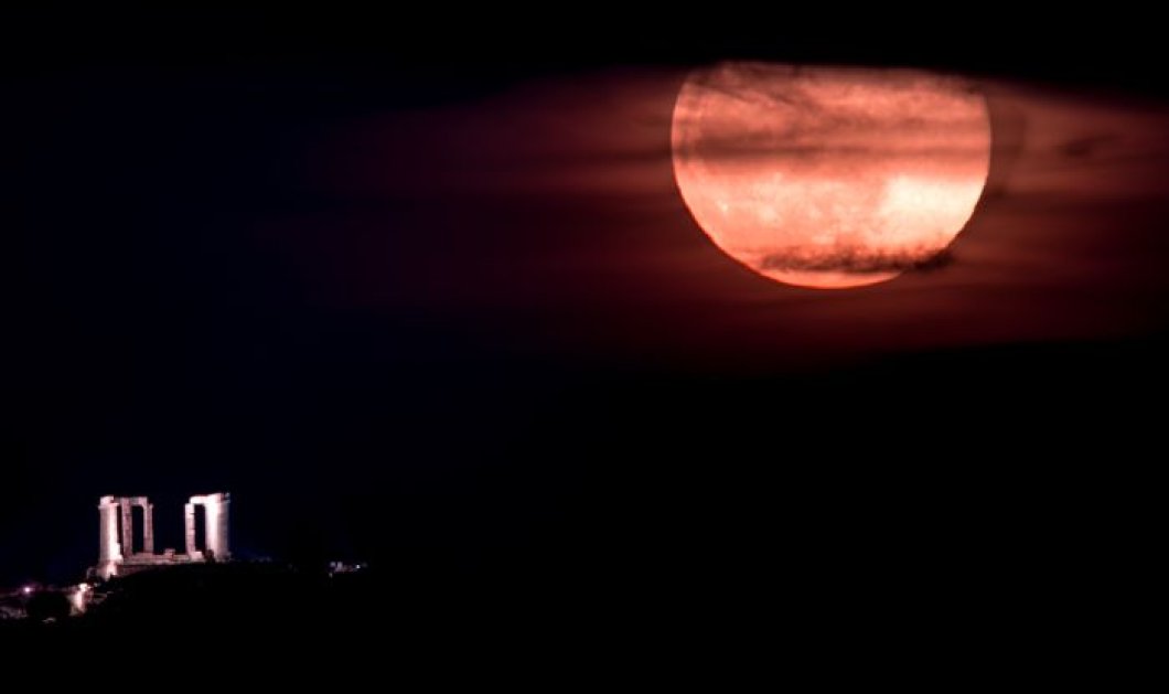 Υπερθέαμα το ''ροζ φεγγάρι'' του Απριλίου - Η μαγική φωτό με θέα το Ναό του Ποσειδώνα στο Σούνιο (βίντεο)  - Κυρίως Φωτογραφία - Gallery - Video