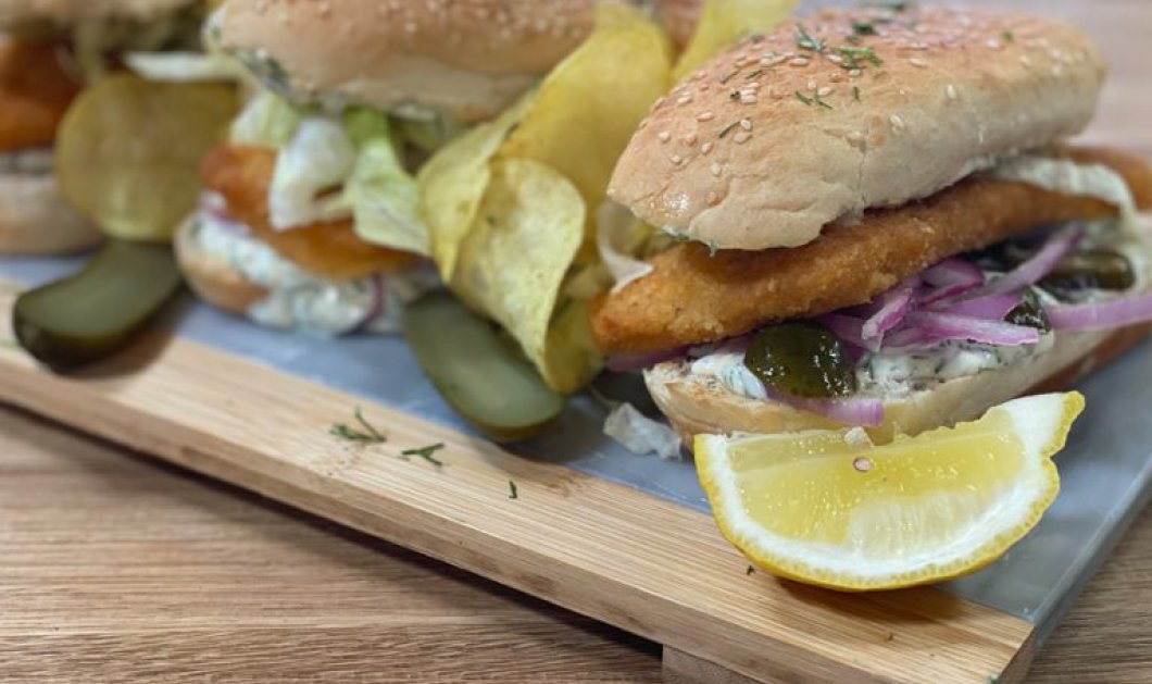 Η συνταγή της ημέρας από την Αργυρώ Μπαρμπαρίγου - Fish  burger με μαγιονέζα, άνηθο και πίκλες  - Κυρίως Φωτογραφία - Gallery - Video