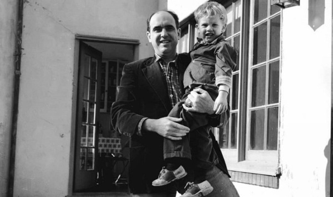 Σπάνια φωτό του αείμνηστου Ανδρέα Παπανδρέου με τον γιο του Νίκο - Τι κατάλαβε το παιδί του τώρα που τον θυμήθηκε; - Κυρίως Φωτογραφία - Gallery - Video