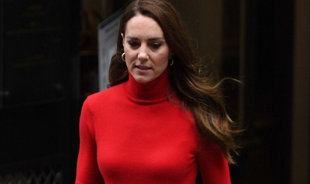 Ας σταθούμε λίγο στο μονόχρωμο look της Kate Middleton: Κομψή στα κόκκινα με ζιβάγκο & πλισέ φούστα (φωτό & βίντεο) - Κυρίως Φωτογραφία - Gallery - Video